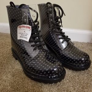 Size 9 Dirty Laundry combat rain boots